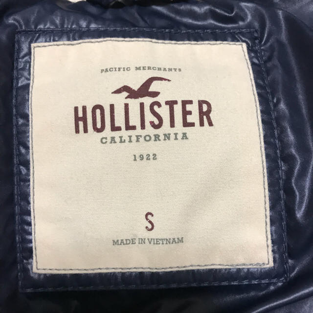 Hollister(ホリスター)の【美品】HOLL ISTERダウンベスト紺S レディースのジャケット/アウター(ダウンベスト)の商品写真