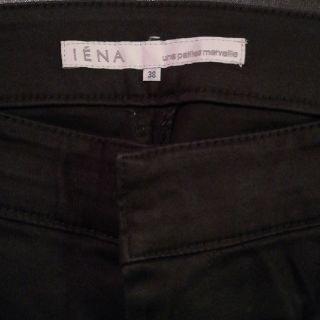 イエナ(IENA)のイエナ　黒パンツ(クロップドパンツ)