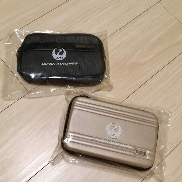 ZERO HALLIBURTON(ゼロハリバートン)のJAL × ZERO HALLIBURTON アメニティセット（２個セット） インテリア/住まい/日用品の日用品/生活雑貨/旅行(旅行用品)の商品写真