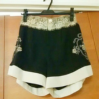 アクシーズファム(axes femme)の♡アウイン様専用!♡ アクシーズファム ポエティック バラ柄ショートパンツ 秋冬(ショートパンツ)