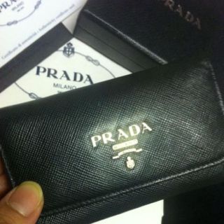 プラダ(PRADA)のプラダ正規品美品なのに訳あり(キーホルダー)