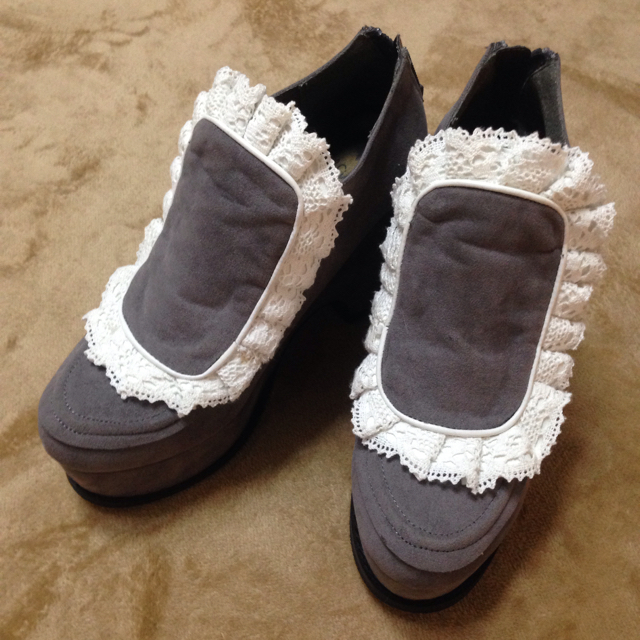 lilLilly(リルリリー)のリリシャス フリル ブーティ レディースの靴/シューズ(ブーティ)の商品写真