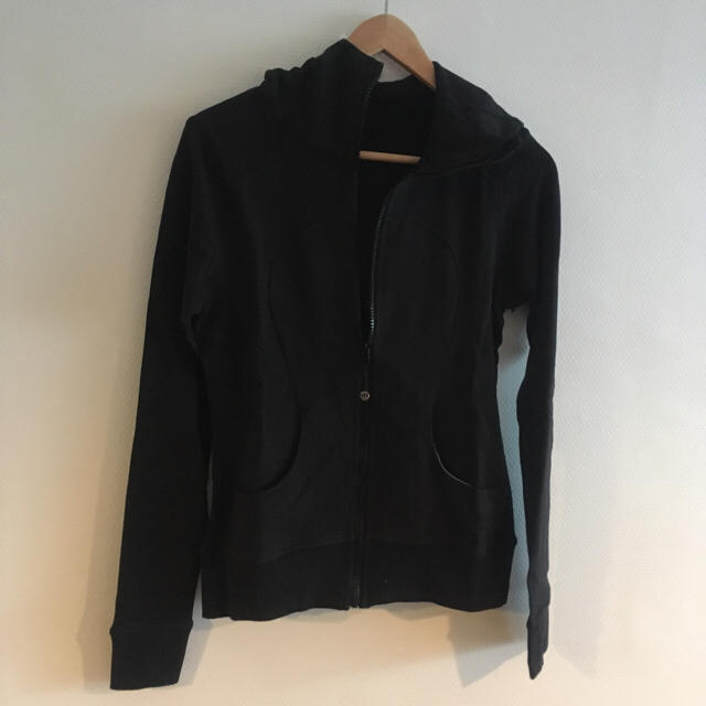 lululemon(ルルレモン)の値下げ！lululemon Hoodie size6 *outlet* スポーツ/アウトドアのトレーニング/エクササイズ(ヨガ)の商品写真