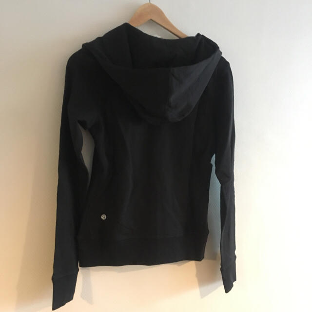 lululemon(ルルレモン)の値下げ！lululemon Hoodie size6 *outlet* スポーツ/アウトドアのトレーニング/エクササイズ(ヨガ)の商品写真