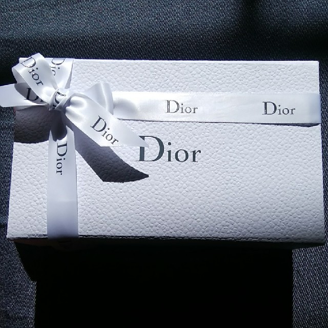 Christian Dior(クリスチャンディオール)のDiorギフト用マグネットBOX インテリア/住まい/日用品のオフィス用品(ラッピング/包装)の商品写真