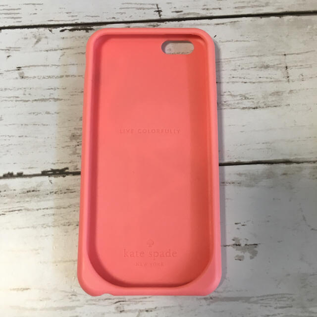 kate spade new york(ケイトスペードニューヨーク)のフラミンゴiPhoneケース スマホ/家電/カメラのスマホアクセサリー(iPhoneケース)の商品写真