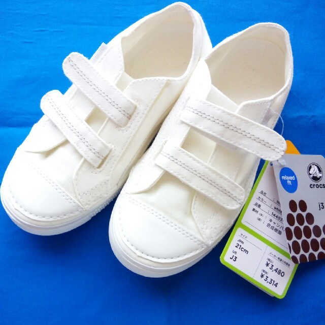 crocs(クロックス)の新品クロックス★crocs★21cmマジックテープスニーカー キッズ/ベビー/マタニティのキッズ靴/シューズ(15cm~)(スニーカー)の商品写真