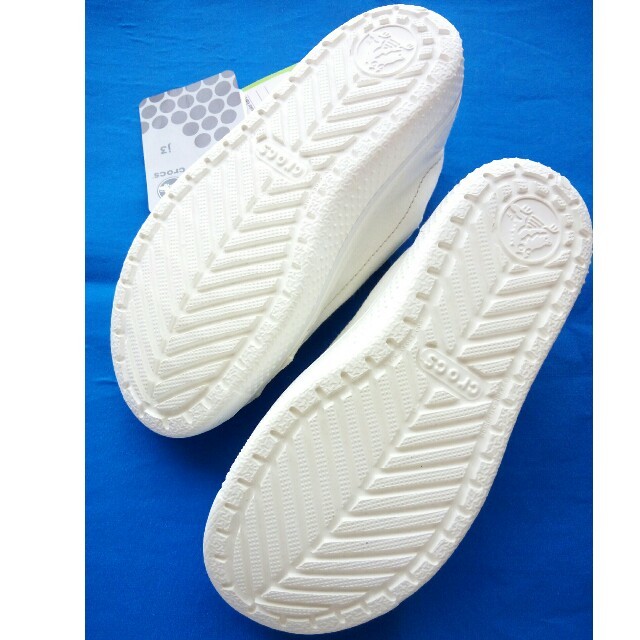 crocs(クロックス)の新品クロックス★crocs★21cmマジックテープスニーカー キッズ/ベビー/マタニティのキッズ靴/シューズ(15cm~)(スニーカー)の商品写真