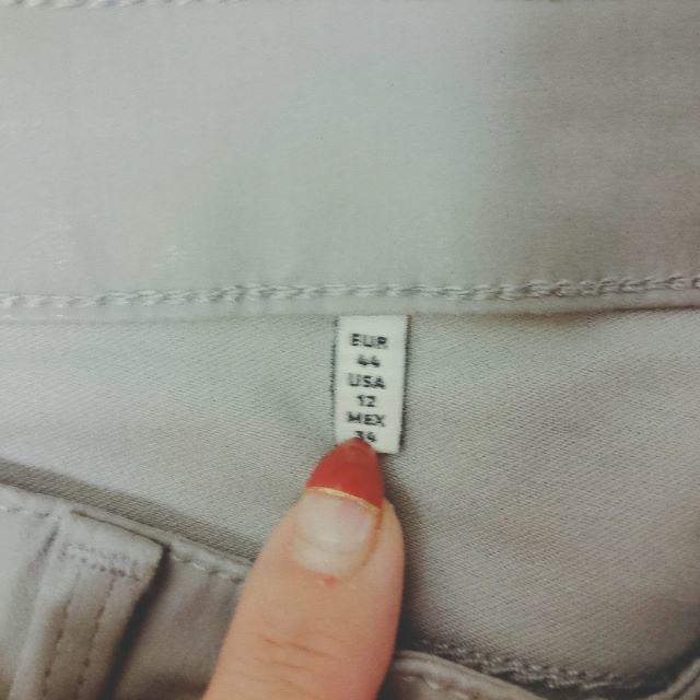 ZARA(ザラ)のZARA　スキニーパンツ　ジッパーポケット　44 レディースのパンツ(スキニーパンツ)の商品写真