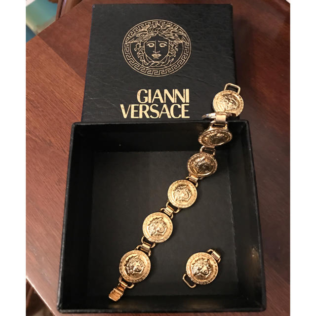 VERSACE(ヴェルサーチ)の美品【ベルサーチ】ブレスレット レディースのアクセサリー(ブレスレット/バングル)の商品写真