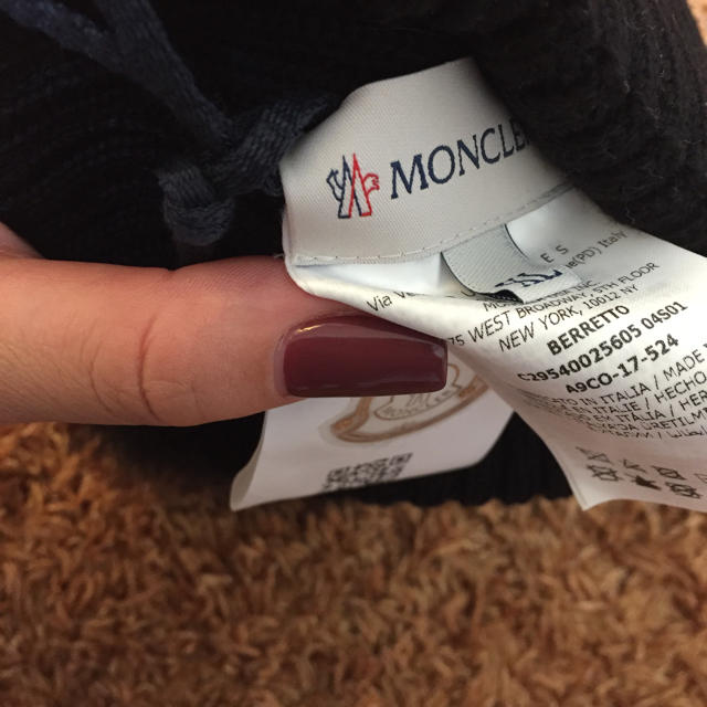 MONCLER(モンクレール)のモンクレール ニット帽 お値下げ中 レディースの帽子(ニット帽/ビーニー)の商品写真