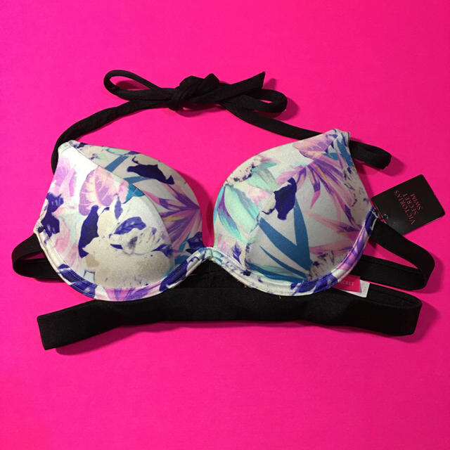 Victoria's Secret(ヴィクトリアズシークレット)のVICTORAS SECRET ビキニ 紫花柄 34A 新品未使用品(汚れ有り) レディースの水着/浴衣(水着)の商品写真