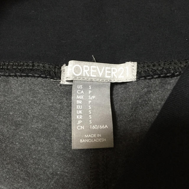 FOREVER 21(フォーエバートゥエンティーワン)のforever21 レギンス スポーツ/アウトドアのトレーニング/エクササイズ(ヨガ)の商品写真