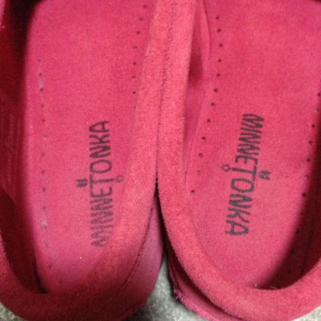 Minnetonka(ミネトンカ)のMINNETONKA ピンク レディースの靴/シューズ(ローファー/革靴)の商品写真