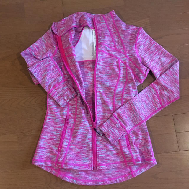 lululemon(ルルレモン)の値下げ！lululemon Jacket size10 *outlet* スポーツ/アウトドアのトレーニング/エクササイズ(ヨガ)の商品写真