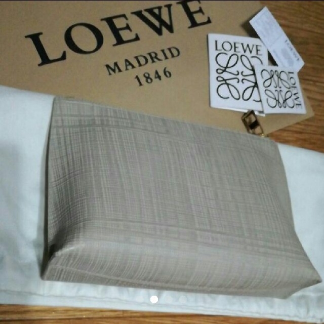 LOEWE(ロエベ)のma♥️さま専用。新品！ロエベ　リネン　コスメポーチ レディースのファッション小物(ポーチ)の商品写真