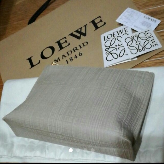 LOEWE(ロエベ)のma♥️さま専用。新品！ロエベ　リネン　コスメポーチ レディースのファッション小物(ポーチ)の商品写真