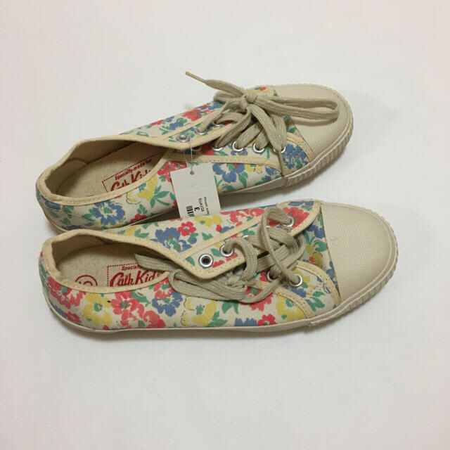 Cath Kidston(キャスキッドソン)の【ヘルパー様専用】Cath Kidston 花柄 スニーカー(23.5cm) レディースの靴/シューズ(スニーカー)の商品写真