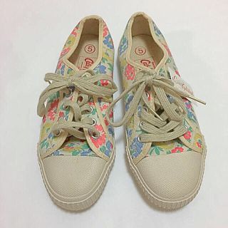 キャスキッドソン(Cath Kidston)の【ヘルパー様専用】Cath Kidston 花柄 スニーカー(23.5cm)(スニーカー)