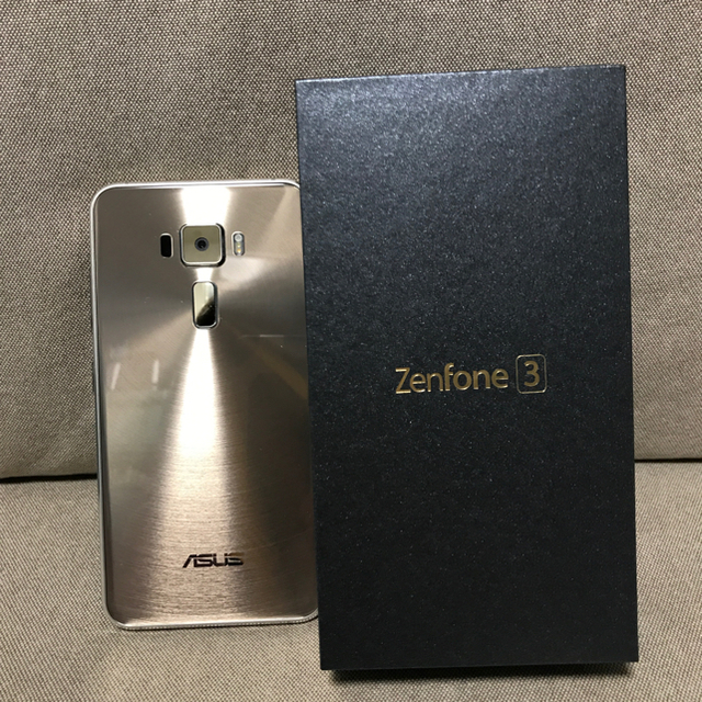 ASUS(エイスース)の美品 ASUS Zenfone3 本体 32GB SIMフリー ゴールド スマホ/家電/カメラのスマートフォン/携帯電話(スマートフォン本体)の商品写真