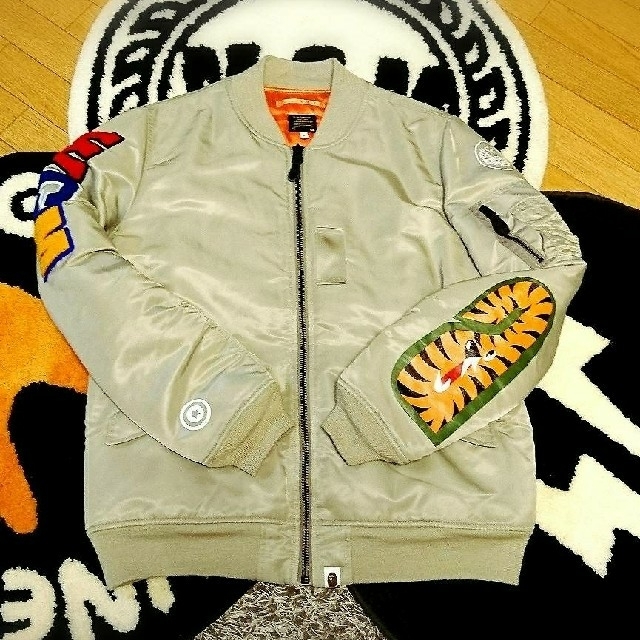 A BATHING APE(アベイシングエイプ)のA BATHING APE シャーク ma-1 サイズ L メンズのジャケット/アウター(ミリタリージャケット)の商品写真