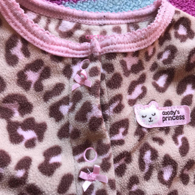 carter's(カーターズ)の♡ ★カーターズ★足付きロンパース★9m★前開き★ヒョウ柄×ピンクリボン★ キッズ/ベビー/マタニティのベビー服(~85cm)(ロンパース)の商品写真