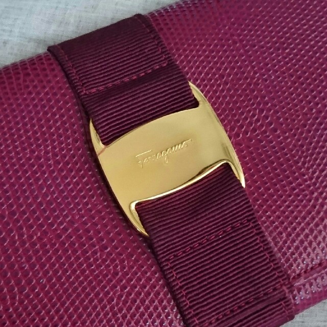 Salvatore Ferragamo(サルヴァトーレフェラガモ)の最終お値下げ美品 フェラガモ パープル長財布 レディースのファッション小物(財布)の商品写真