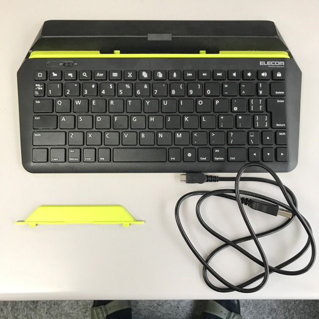 ELECOM(エレコム)の美品 エレコム Bluetooth キーボード iPad スマホ/家電/カメラのPC/タブレット(PC周辺機器)の商品写真