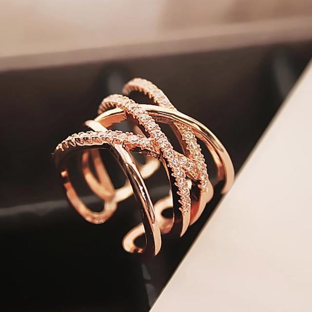 ファッションリング Wクロスリング 指輪 プチダイヤ レディースのアクセサリー(リング(指輪))の商品写真