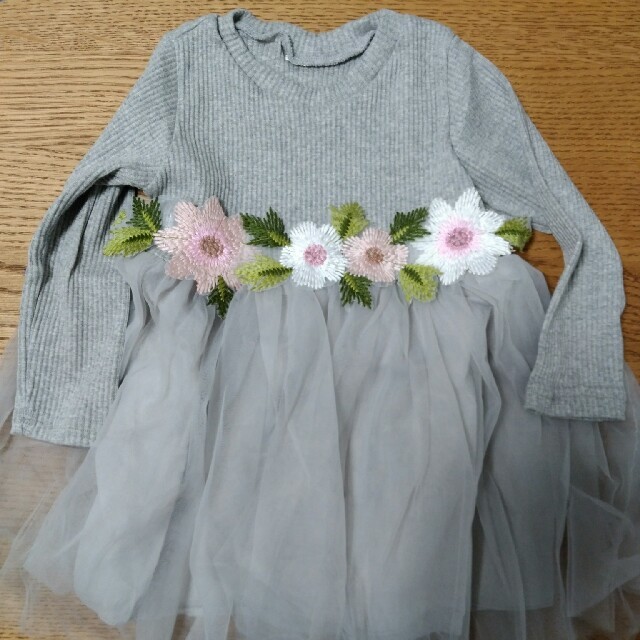 新品未使用！お花刺繍　ワンピース キッズ/ベビー/マタニティのキッズ服女の子用(90cm~)(ワンピース)の商品写真