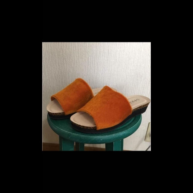 ファー サンダル オレンジ レディースの靴/シューズ(サンダル)の商品写真