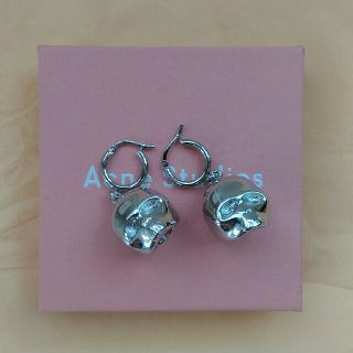 アクネ(ACNE)のBaylor Shiny Silver(ピアス)