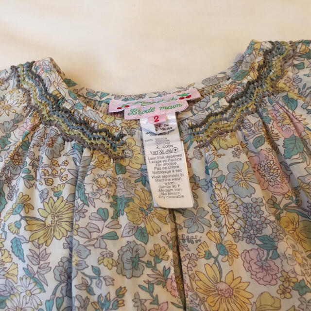 Bonpoint(ボンポワン)の《送料込》Bonpoint ボンポワン ブラウス スモッキング リバティー 刺繍 キッズ/ベビー/マタニティのベビー服(~85cm)(シャツ/カットソー)の商品写真