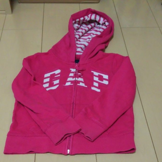 GAP Kids(ギャップキッズ)のGAPパーカー 110cm キッズ/ベビー/マタニティのキッズ服女の子用(90cm~)(ジャケット/上着)の商品写真