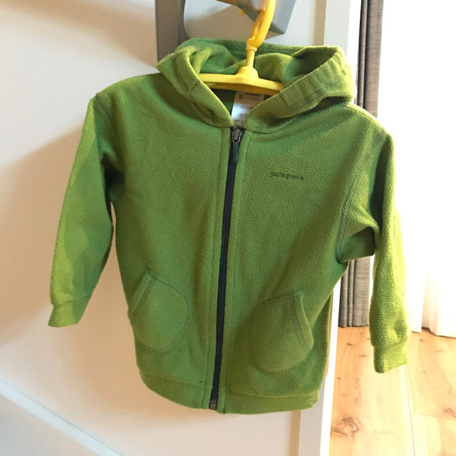 patagonia(パタゴニア)のパタゴニア キッズ ベビー シンチラフーディ 24M キッズ/ベビー/マタニティのキッズ服男の子用(90cm~)(ジャケット/上着)の商品写真