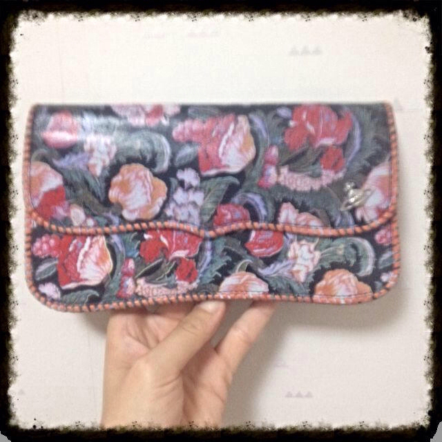 Vivienne Westwood(ヴィヴィアンウエストウッド)のヴィヴィアン♡花柄財布 レディースのファッション小物(財布)の商品写真