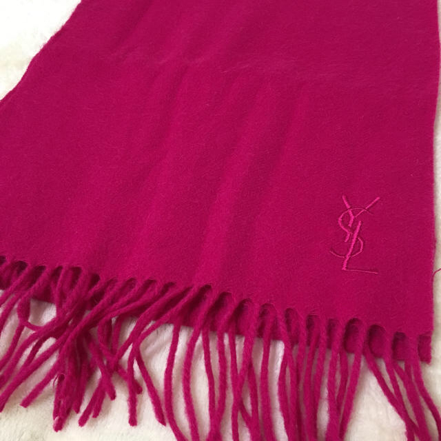 Saint Laurent(サンローラン)のイヴサンローラン マフラー 濃ピンク レディースのファッション小物(マフラー/ショール)の商品写真