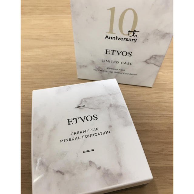 ETVOS(エトヴォス)のETVOS エトヴォス クリーミィタップミネラルファンデーション 限定ケース コスメ/美容のベースメイク/化粧品(ファンデーション)の商品写真