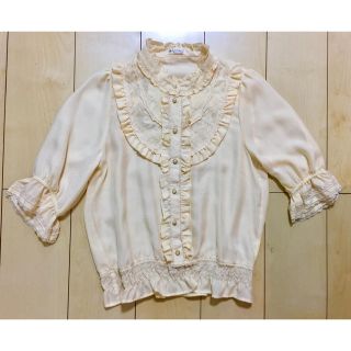 アクシーズファム(axes femme)の【未着用.美品】フリルレースヨークブラウス(シャツ/ブラウス(半袖/袖なし))