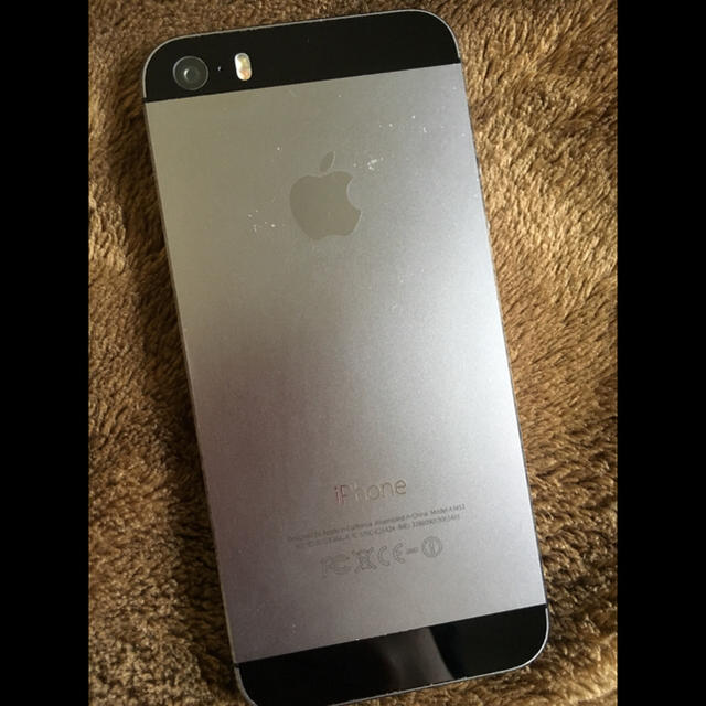 Apple(アップル)のiPhone5s スペースグレー au 32GB スマホ/家電/カメラのスマートフォン/携帯電話(スマートフォン本体)の商品写真