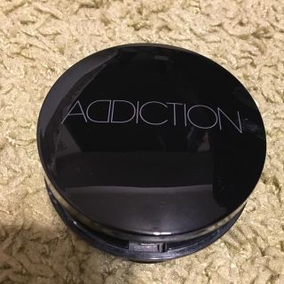 アディクション(ADDICTION)のADDICTION コンパクトルースパウダー 002 medium 中古品(フェイスパウダー)