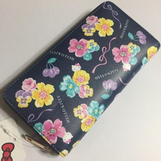 ハローキティ(ハローキティ)の新品❗️ハロー キティ ラウンド  ウォレット 長財布 花柄(財布)