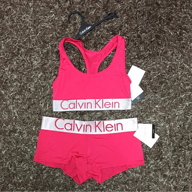 Calvin Klein(カルバンクライン)の新品未使用 Calvin Klein インナー 上下セット Sサイズ レディースの下着/アンダーウェア(ブラ&ショーツセット)の商品写真