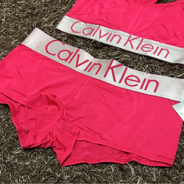 Calvin Klein(カルバンクライン)の新品未使用 Calvin Klein インナー 上下セット Sサイズ レディースの下着/アンダーウェア(ブラ&ショーツセット)の商品写真