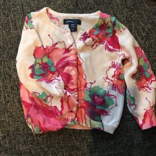 ベビーギャップ(babyGAP)の美品♡ベビーギャップ♡花柄カーディガン♡70(カーディガン/ボレロ)