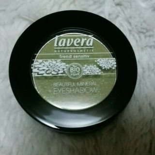 コスメキッチン(Cosme Kitchen)のlavera　ミネラルアイシャドウ　06　フォレストグリーン(アイシャドウ)