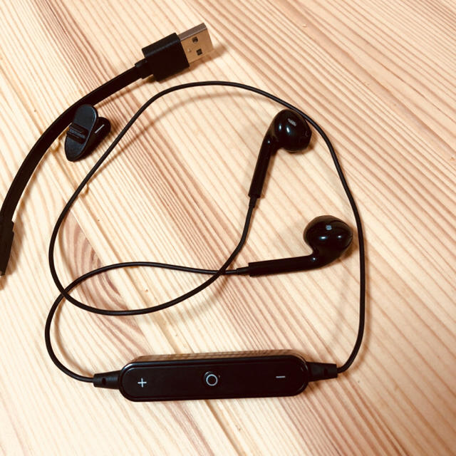 PHILIPS(フィリップス)のwireless earphone♡ スマホ/家電/カメラのオーディオ機器(ヘッドフォン/イヤフォン)の商品写真