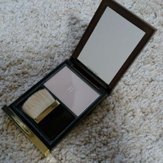 トムフォード(TOM FORD)のTOM FORD BEAUTY イルミネイティングパウダー(フェイスパウダー)