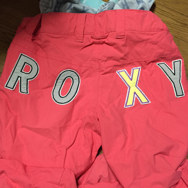 Roxy(ロキシー)のsakuraさん専用　スノボーパンツ スポーツ/アウトドアのスノーボード(ウエア/装備)の商品写真