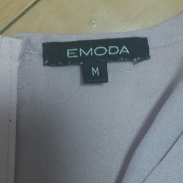 EMODA(エモダ)のEMODA フリルトップス レディースのトップス(シャツ/ブラウス(半袖/袖なし))の商品写真